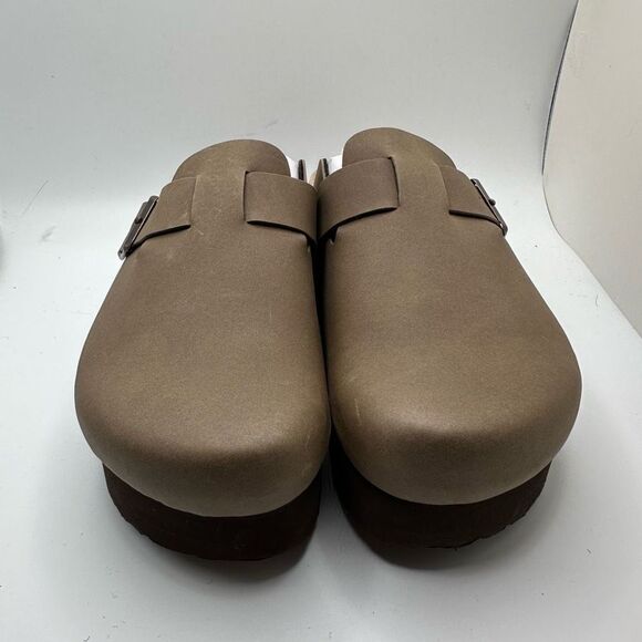 CUSHIONAIRE Women's Cork Footbed Platform Clog 6 BROWN - Picture 2 of 7